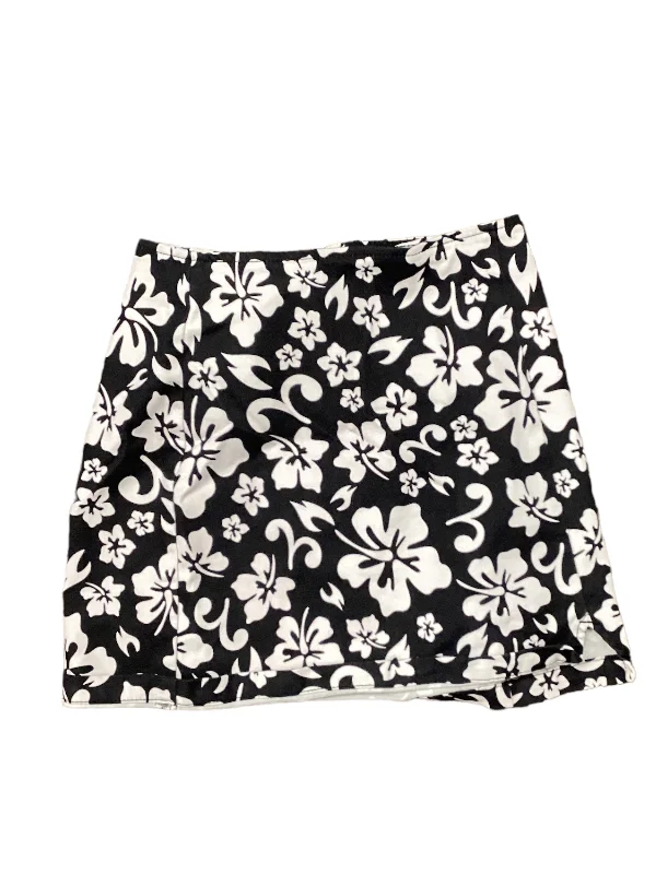 women's affordable velvet skirtsBlack & White Skirt Mini & Short Wild Fable, Size 4