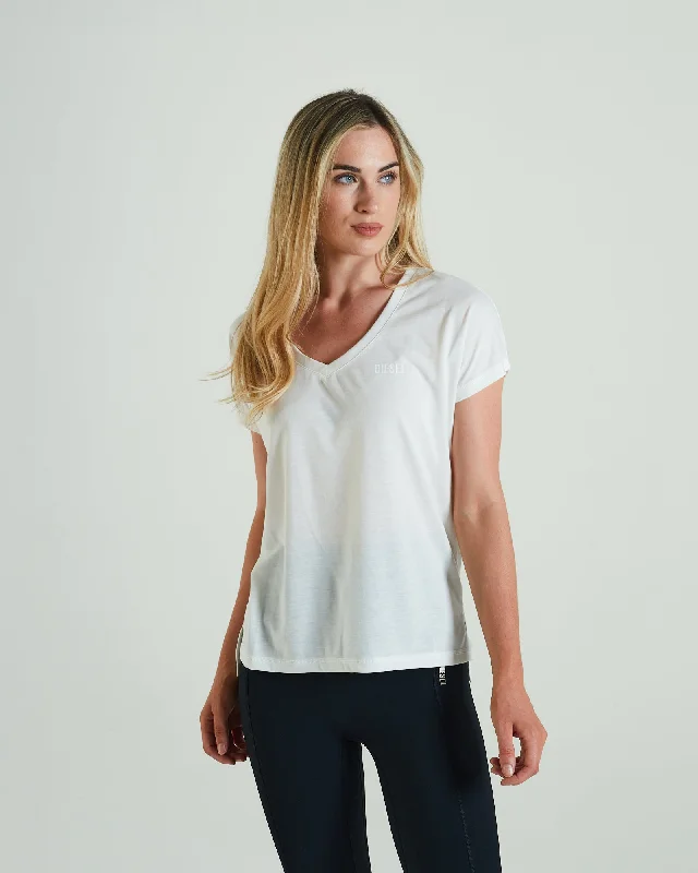 women's tops for those who want to stay warm and stylish during colder weatherRetreat T-shirt Light Ivory