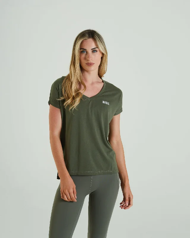 women's tops for those who believe in expressing their individuality through fashionRetreat T-shirt Olive Green