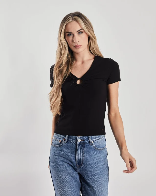 women's tops that offer a perfect blend of style, comfort, and affordabilityPepper T-Shirt Black