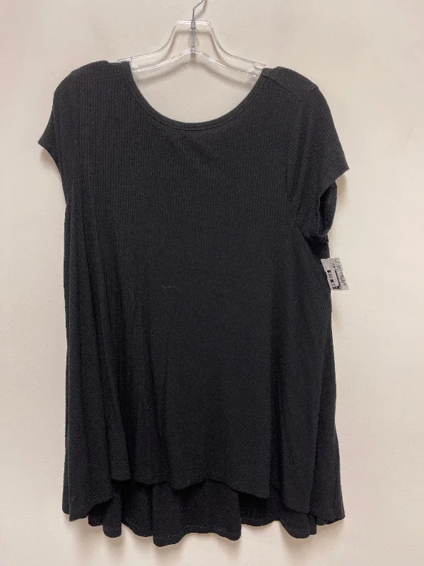 women's tops for those who want to make a bold fashion statement with their choice of topsTunic Short Sleeve By Olivia Sky In Black, Size: M